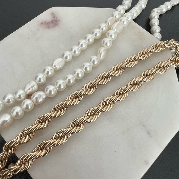 BaubleBar Gold and Pearl Sunglass Chains - Picture 2 of 3